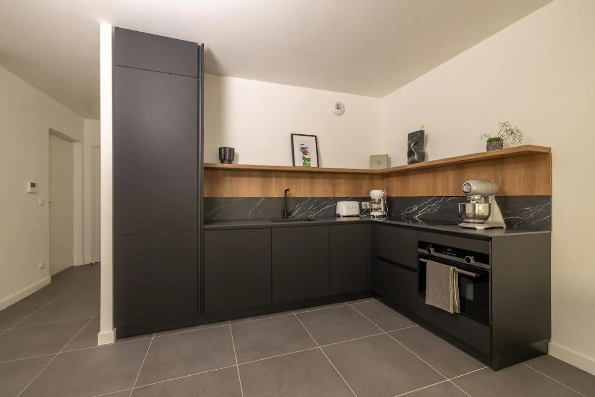 Appartement Avec Vue Mer, Terrasse Privee Et Piscine Nice 0*,  France