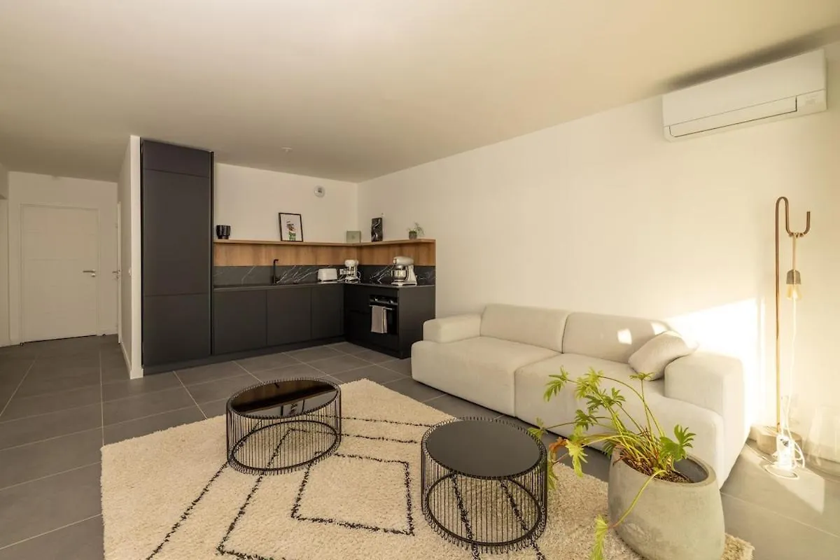 Appartement Avec Vue Mer, Terrasse Privee Et Piscine Nice Apartment